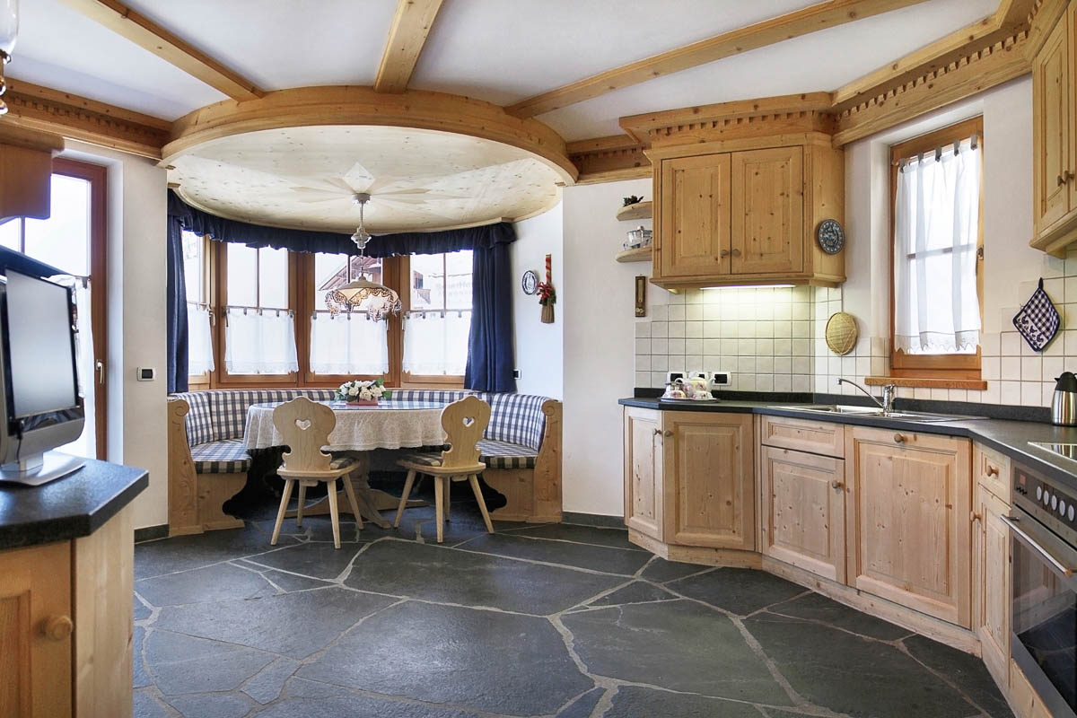 Corvara – Chalet Alt***, Four room apartment